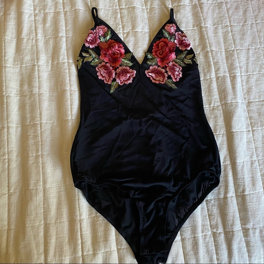 Two bodysuits - Picture 3 of 8